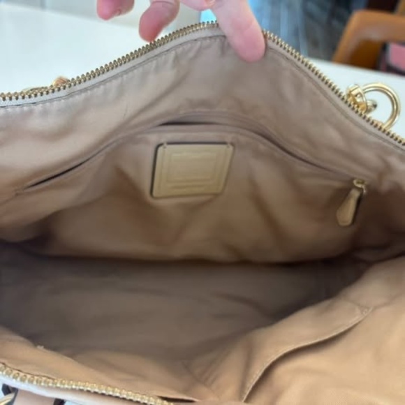 Coach Hand Bag - Ava Tote Ivory. - Picture 4 of 4